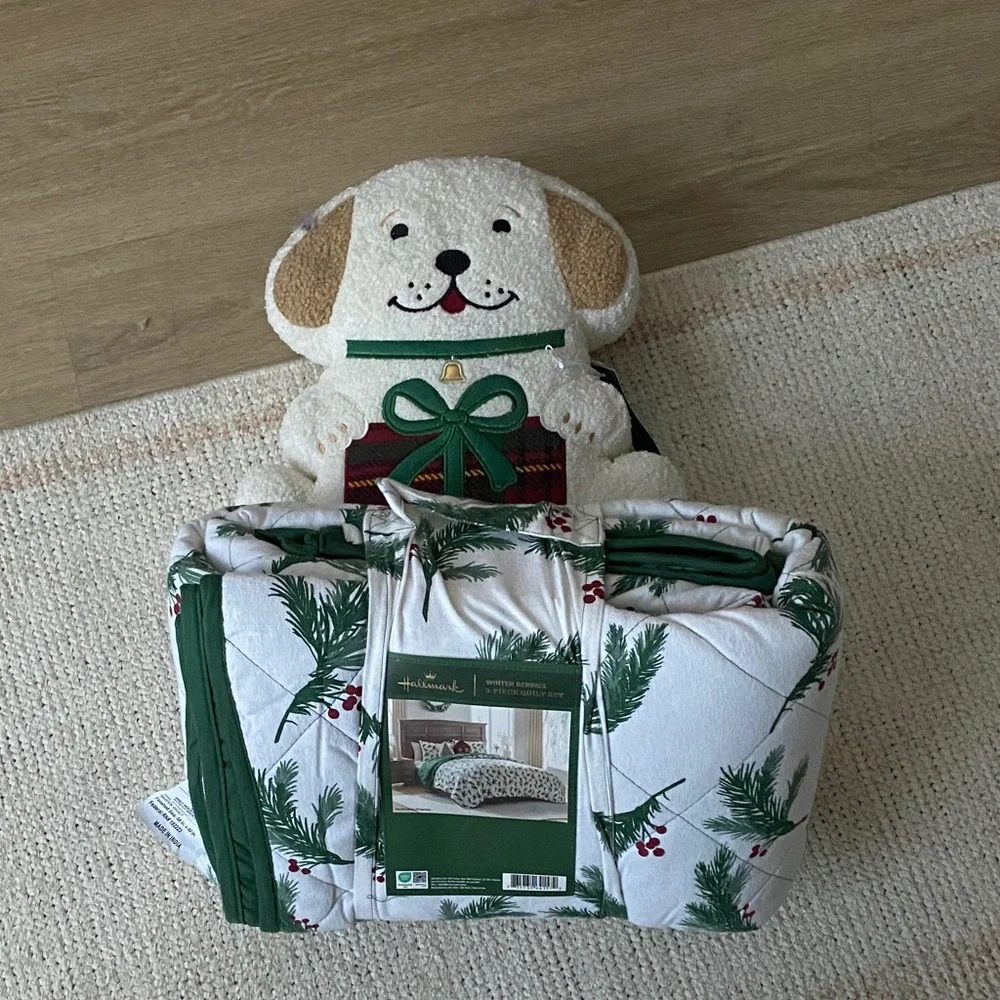 Hallmark Holiday Pine Branch Quilted Comforter Set - Green and pillow